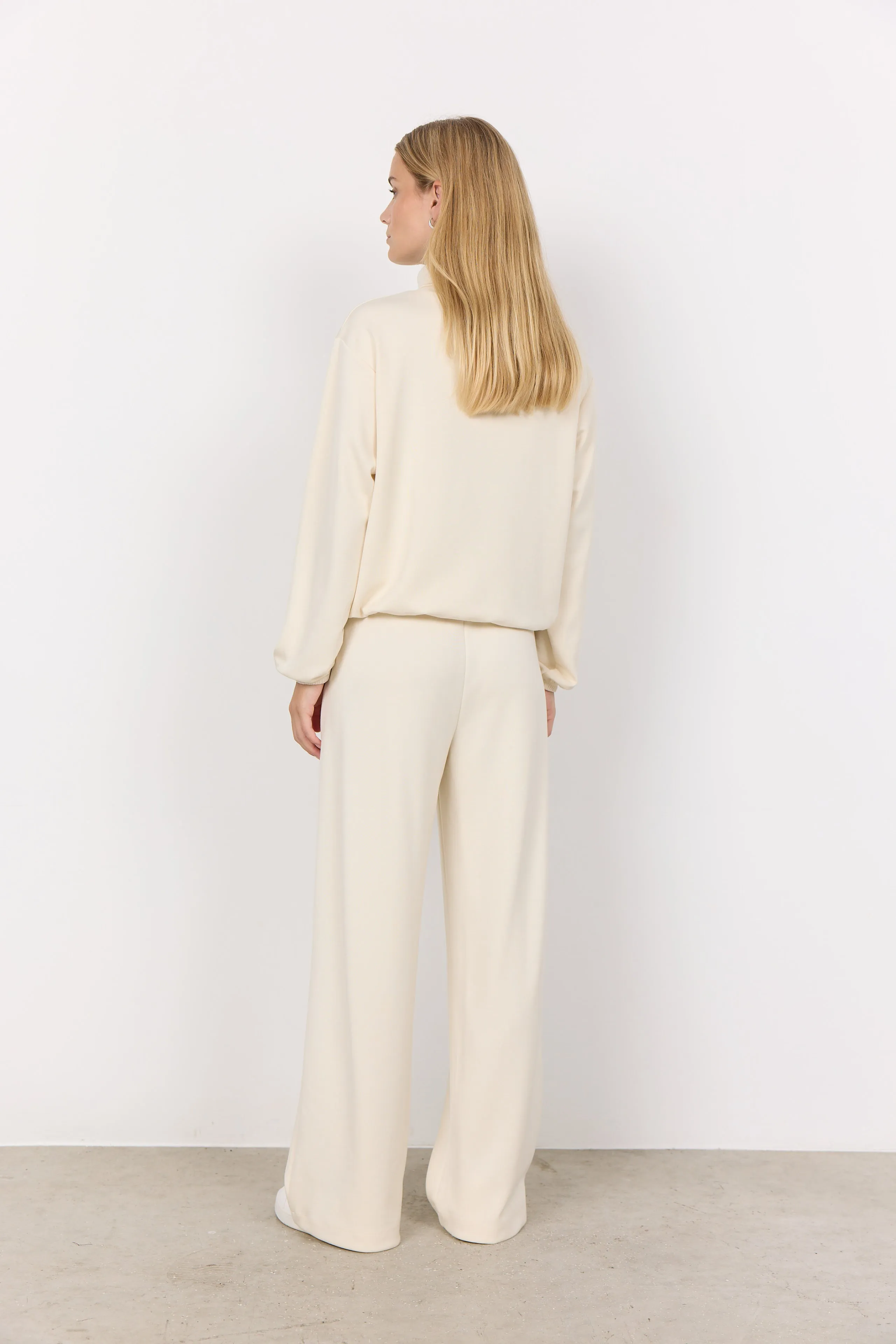 Banu 203 Sweatshirt - Cream