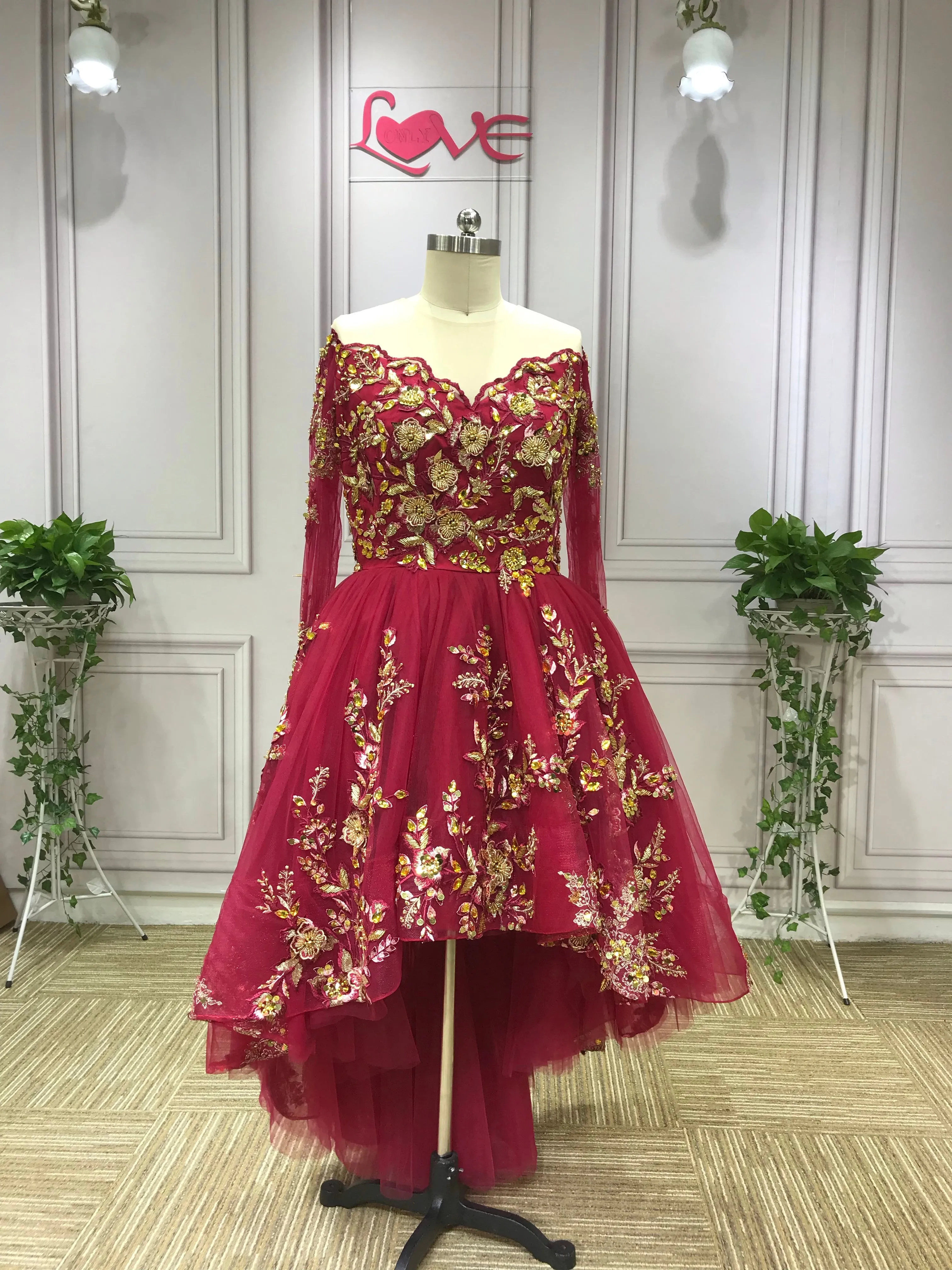 Luxury long sleeves red hi low ball gown prom dress with gold lace appliqués crystals rhinestones beaded 2020