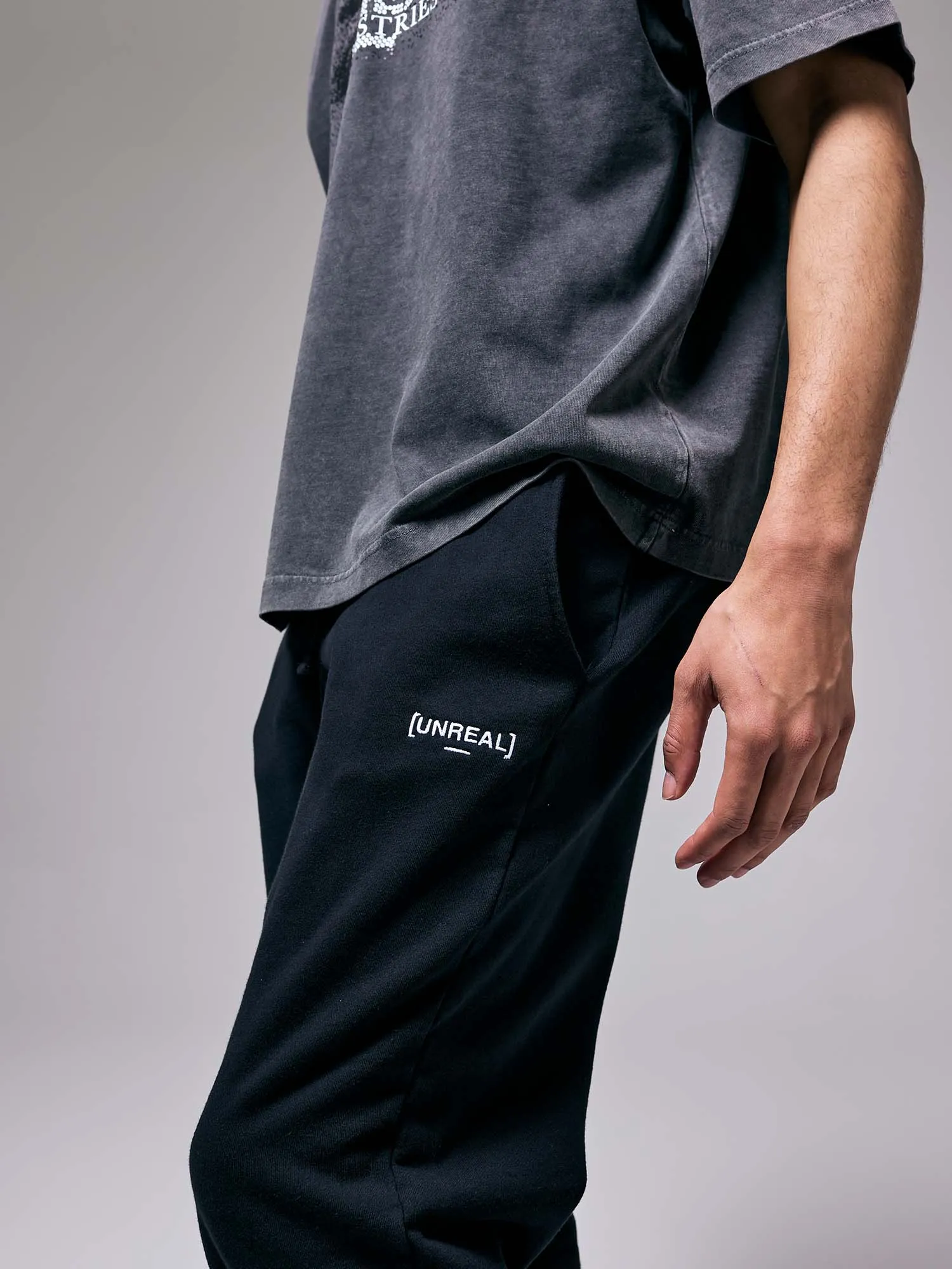 UNREAL timeless OG Trackpants Black